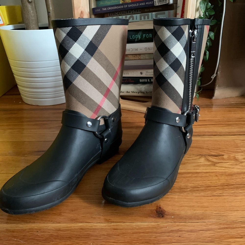 Burberry Zane signature check rain booties
